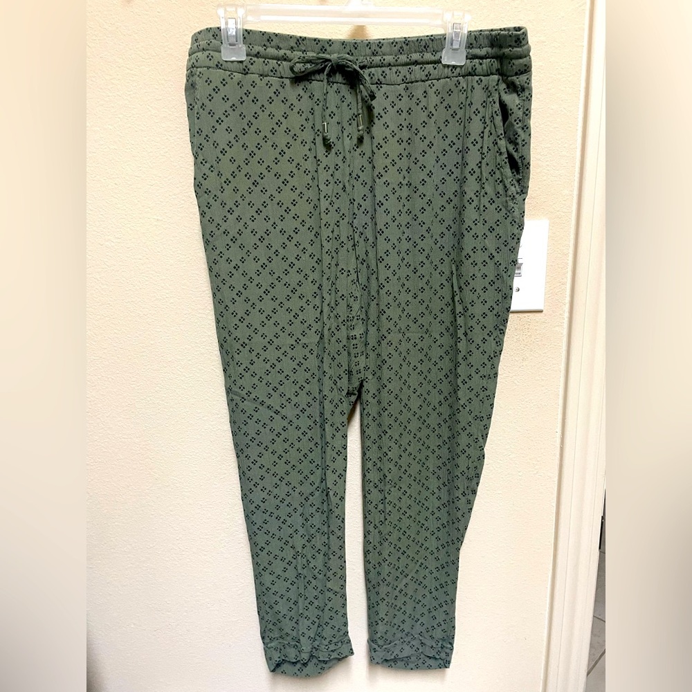 Green bohemian pants with jaw strap